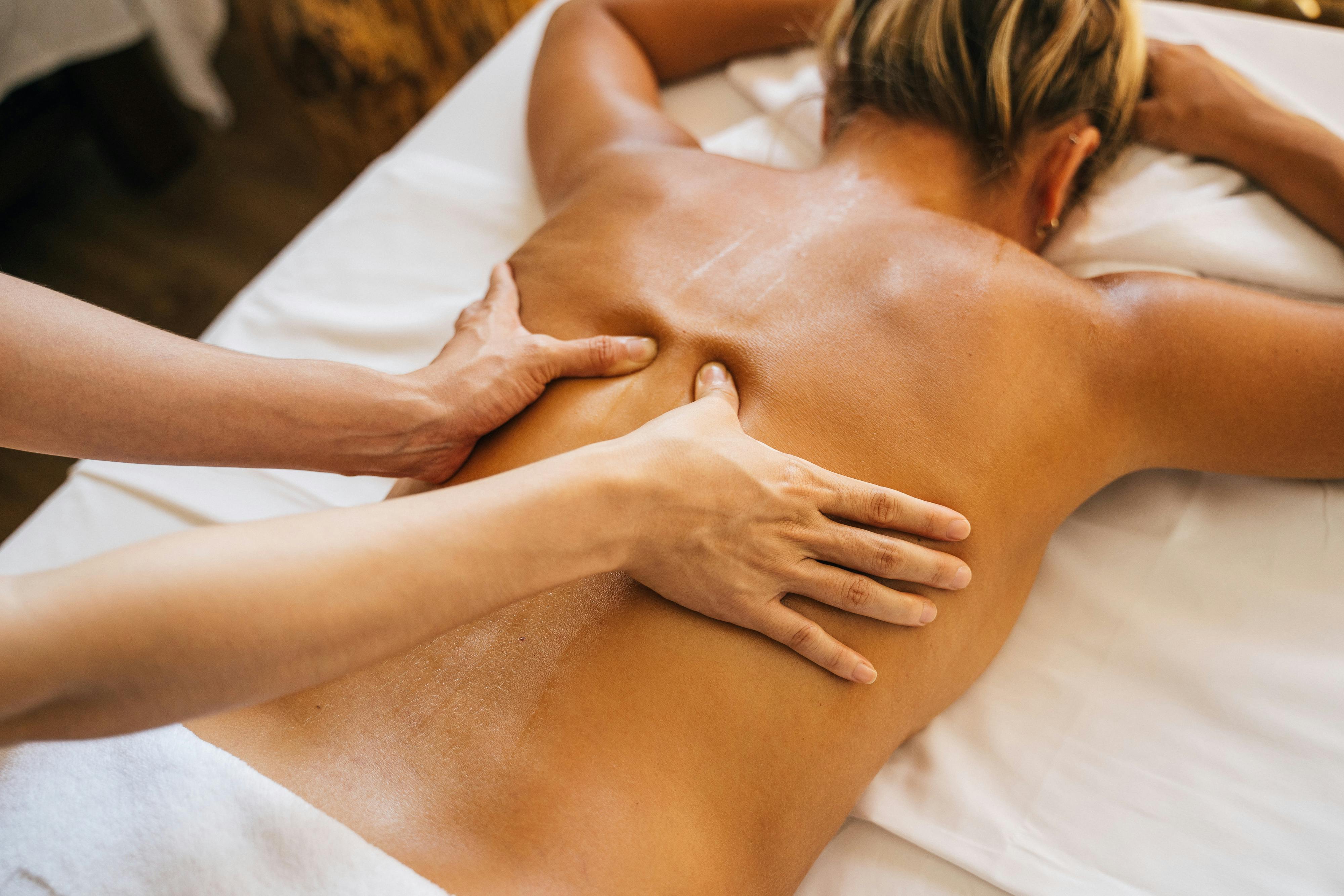 Whitening Back Care (60 mins)